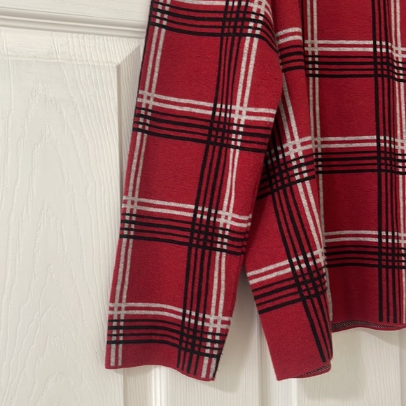 Jones New York Red Plaid sweater with rounded neckline - Picture 3 of 7